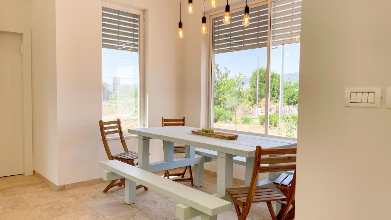 הבית הלבן בכפר בלום Villa Екстериор снимка