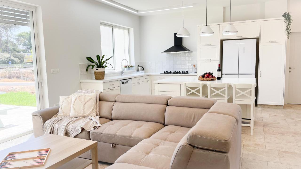 הבית הלבן בכפר בלום Villa Екстериор снимка