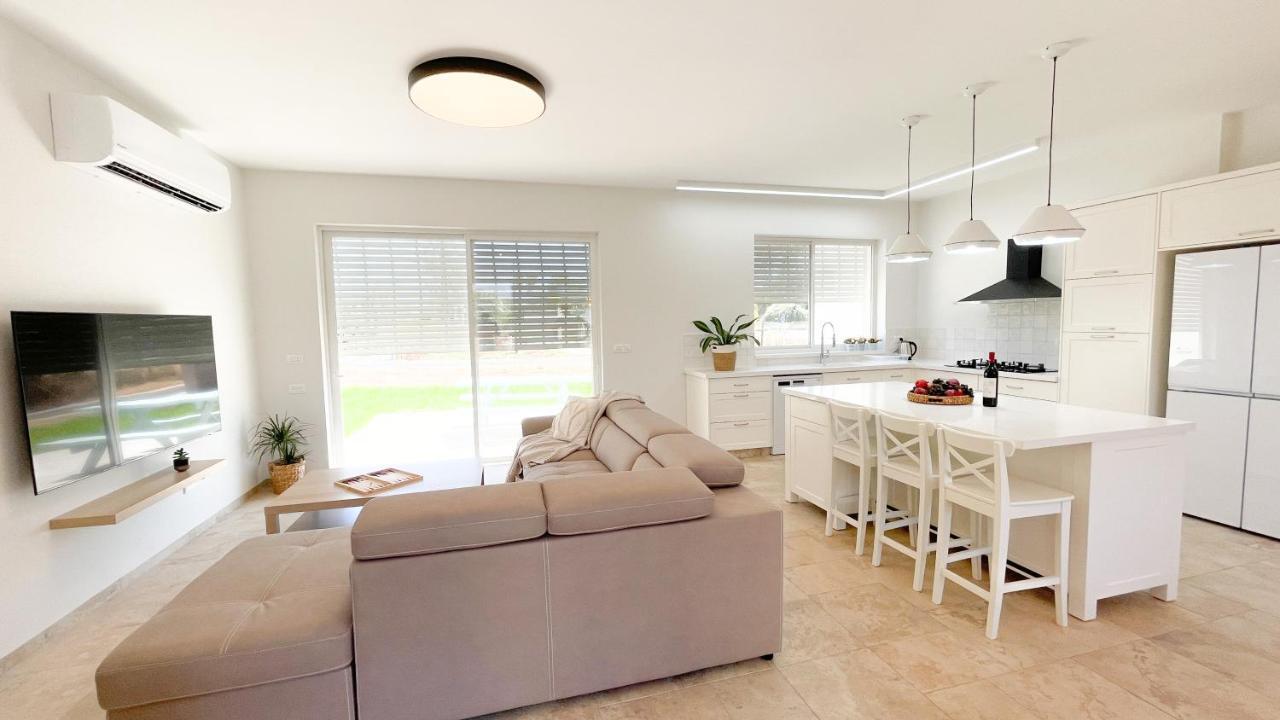הבית הלבן בכפר בלום Villa Екстериор снимка